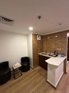 Kuchyň nebo kuchyňský kout v ubytování Sudair Karam Hotel - فندق سدير كرم