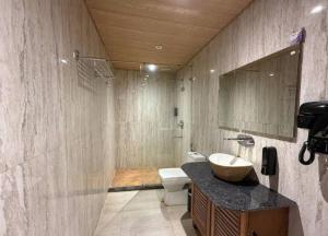 Kupatilo u objektu Triptire Resort & Kaziranga