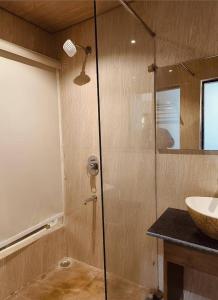 Kupatilo u objektu Triptire Resort & Kaziranga