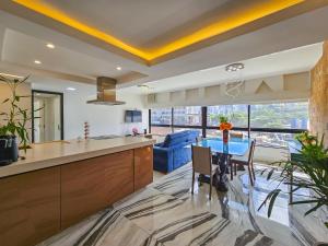 Η κουζίνα ή μικρή κουζίνα στο Ondina Apart Hotel - Pé na Areia