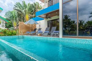 Bazén v ubytování Sleeps 8-beachfront-private Pool-wildlife-100mb nebo v jeho okolí