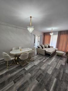 Χώρος καθιστικού στο Apartament 2 camere Brazda