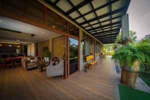 a large living room with a couch and a table at Puerto Bambú Nature and Relaxation in Moyobamba