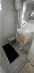 a bathroom with a sink and a toilet at Acomodação quarto compartilhado in Orleans