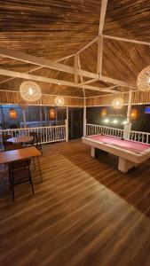 Φωτογραφία από το άλμπουμ του A Touch of Pink Secret Eco Retreat with Pool, Starlink WiFi, Netflix, Mountain Views - Peaceful Stay in Puerto Princesa Near Underground River, Firefly Watching, and Waterfalls - Perfect Stop Between El Nido, Port Barton, and Puerto City - Scooter Rental σε Puerto Princesa City
