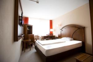 Postel nebo postele na pokoji v ubytování Burghotel Nürnberg + 37 fotografií