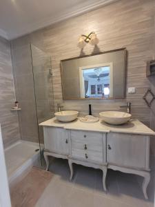 Bilik mandi di Villa Belvedere +52 gambar