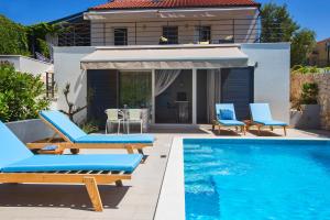 Bazén v ubytování Holiday Home Vuko nebo v jeho okolí