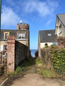 Bygningen som feriehuset ligger i + 19 billeder