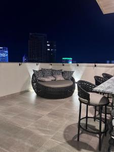 Un balcón o terraza en Departamento luxury y privado Equipetrol 10 fotos más