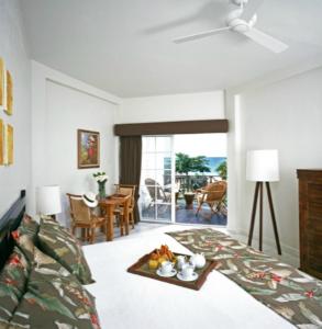 Llit o llits en una habitació de Coyaba Beach Resort