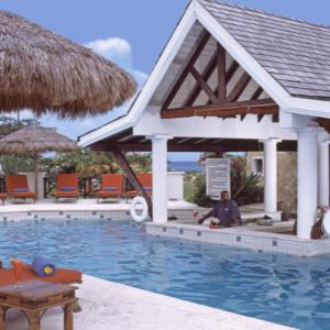 Bazén v ubytování Coyaba Beach Resort nebo v jeho okolí