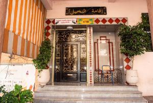 Η πρόσοψη ή η είσοδος του Luxury Apartment with Moroccan Elegance in Branes