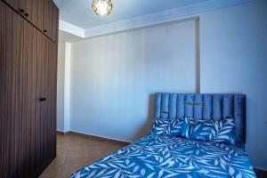 Ένα ή περισσότερα κρεβάτια σε δωμάτιο στο Luxury Apartment with Moroccan Elegance in Branes +2 φωτογραφίες