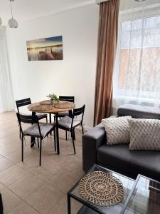 a living room with a table and a couch at Dom Gościnny Ania, Apartament nr 3 in Wisełka