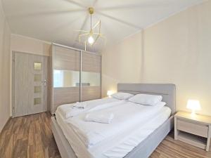 Postel nebo postele na pokoji v ubytování CLASSY APARTMENTS - AQUAPARK Reda Morska + 22 fotografií