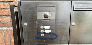 a close up of a vending machine at Luxuriöses Doppelzimmer in Oberkassel in Düsseldorf +5 photos