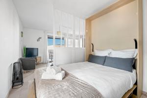Postel nebo postele na pokoji v ubytování Le Nid Bleu - 3 stars - Modernity & Quiet Place