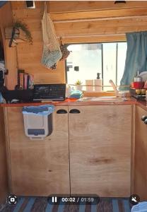 Η κουζίνα ή μικρή κουζίνα στο Furgoneta camper solo hospedaje sin driver +5 φωτογραφίες