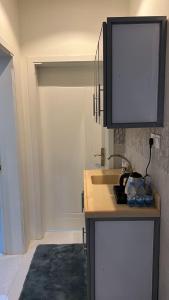 Køkken eller tekøkken på Apartment Room Lounge & Bathroom