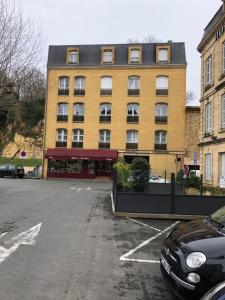a parking lot in front of a large building at Superbe appartement traversant 132m2, classé 5 étoiles, Sarlat centre in Sarlat-la-Canéda