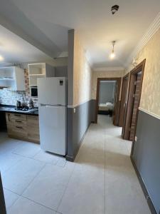 Una cocina o cocineta en TEYBA APARt 6 fotos más