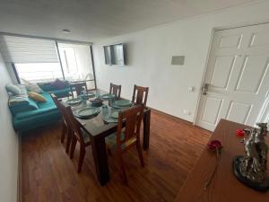 Μια τηλεόραση ή/και κέντρο ψυχαγωγίας στο Moderno departamento en Iquique 3D2B con estacionamiento a pasos de playa Cavancha