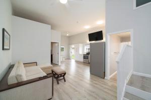 Una televisión o centro de entretenimiento en Ocean View Ranch