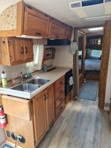 Φωτογραφία από το άλμπουμ του Country Mountain Airstream σε Divide