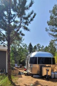Φωτογραφία από το άλμπουμ του Country Mountain Airstream σε Divide +12 φωτογραφίες