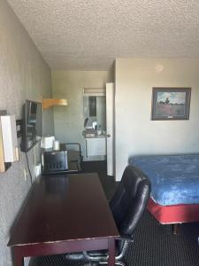Η κουζίνα ή μικρή κουζίνα στο Double Bed Hotel Room 226