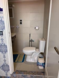 Ένα μπάνιο στο Appartement Essaouira terrasse privée Yahya Host +21 φωτογραφίες