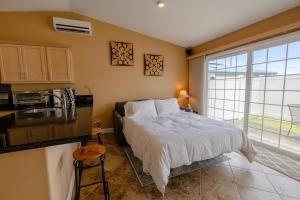 Ένα ή περισσότερα κρεβάτια σε δωμάτιο στο Tropical Retreat GuestHouse