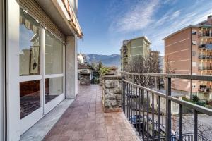 En generel udsigt til bjerge eller udsigt til bjerge taget fra lejligheden