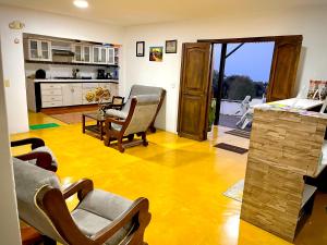 a living room with chairs and a table at Hostal Villa del Sol in Salento