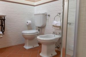 a bathroom with a toilet and a sink at Tenuta Piroddi in Montemurlo