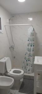 Koupelna v ubytování Alojamiento Temporal la Flor + 2 fotografie