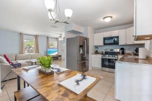 Nhà bếp/bếp nhỏ tại King-Style Retreat - 4 BR - Family Friendly +28 ảnh