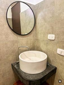 Ένα μπάνιο στο Hotel Tunco Lodge