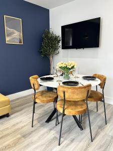 a dining room with a white table and chairs at Luxury Norwich City Centre Apartment - Free Parking in Norwich