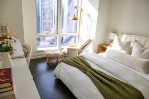 Ένα ή περισσότερα κρεβάτια σε δωμάτιο στο Unique Stays at NYC - High-Luxury - Gym & Pool