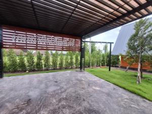 Φωτογραφία από το άλμπουμ του บ้านน้ำผึ้ง σε Ban Nong Kham +30 φωτογραφίες