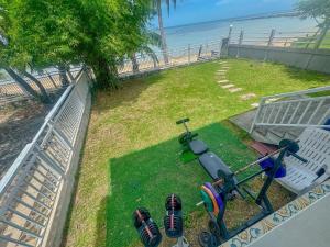 Fotografie z fotogalerie ubytování Beachfront Garden House on Beach with Sea views v destinaci Hua Thanon