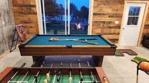 Τραπέζι μπιλιάρδου στο L'Ancestrale spa, vue, salle d'arcades