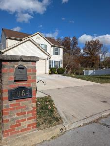 a house with a mailbox in front of a street at CulDeSec Home 4BR 3 Half Baths Sleeps 7 Jacuzzi tub in Columbus