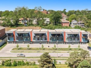 una vista aerea di un edificio in una città di Midtown Luxury - 2 Master Suites - Near UNMC a Omaha