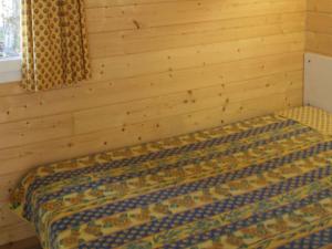 Postel nebo postele na pokoji v ubytování Chalet 24m² avec Terrasse - 4 Pers - API-1-52-643