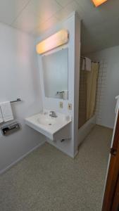 Ένα μπάνιο στο Restwel Motel