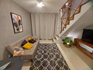 Una televisión o centro de entretenimiento en Casa Completa Aconchegante e Decorada