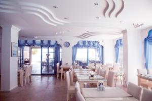Reštaurácia alebo iné gastronomické zariadenie v ubytovaní Sea Bird Spa & Beach Hotel